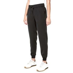 On the fly mid-rise jogger